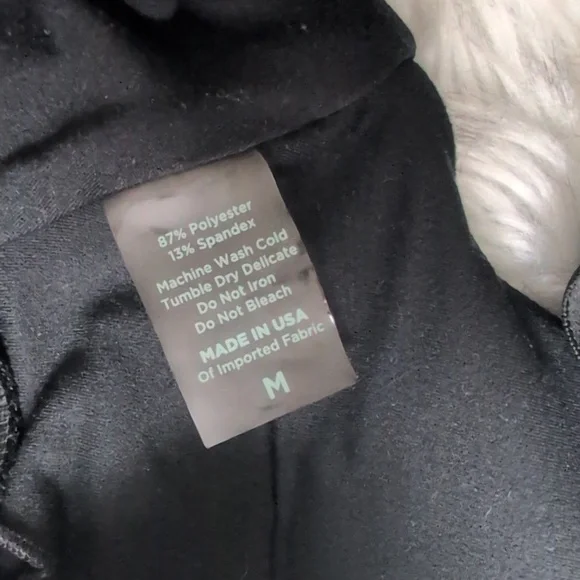 Bombshell Sportswear Twisted Sports Bra Medium Black - Picture 7 of 8